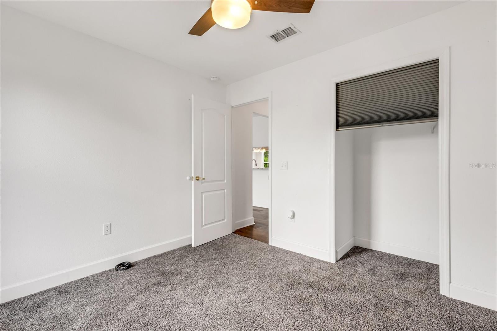 1049 VIEW POINTE CIR