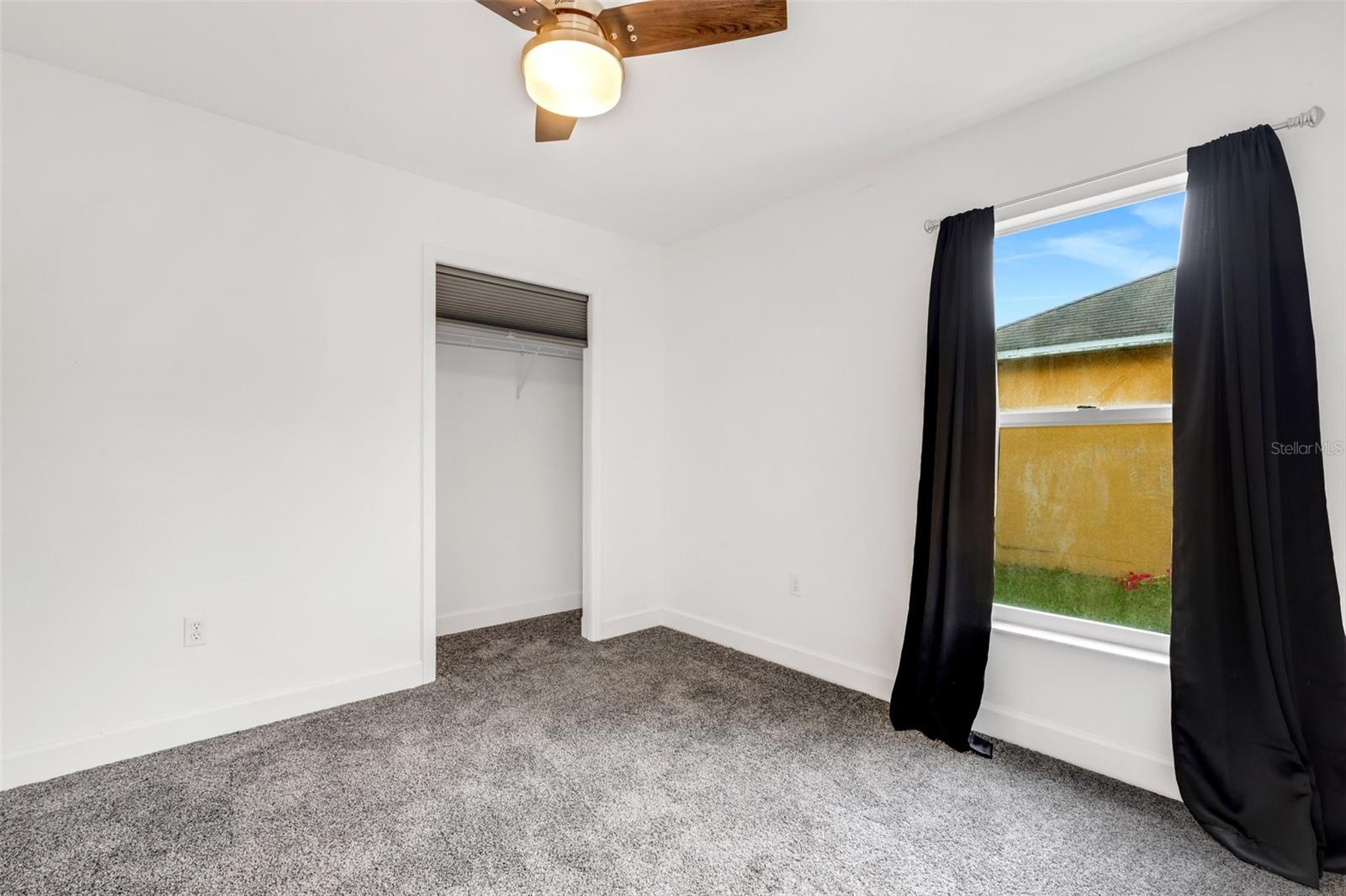 1049 VIEW POINTE CIR