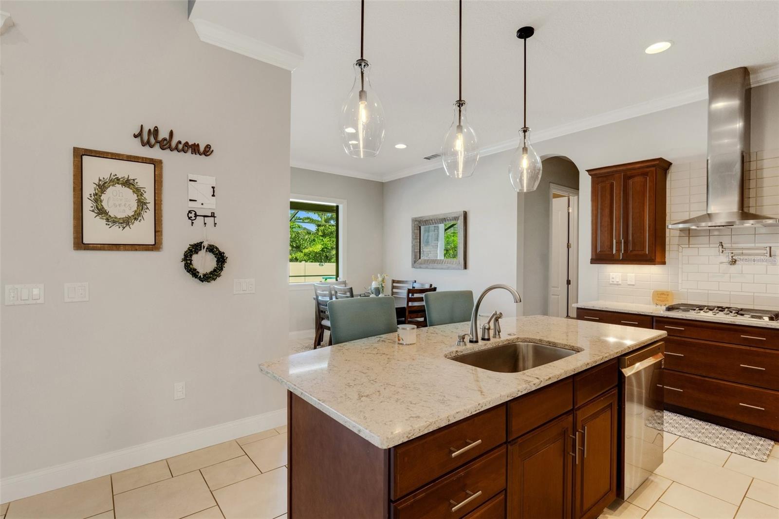 6445 HIGHLANDS IN THE WOODS ST