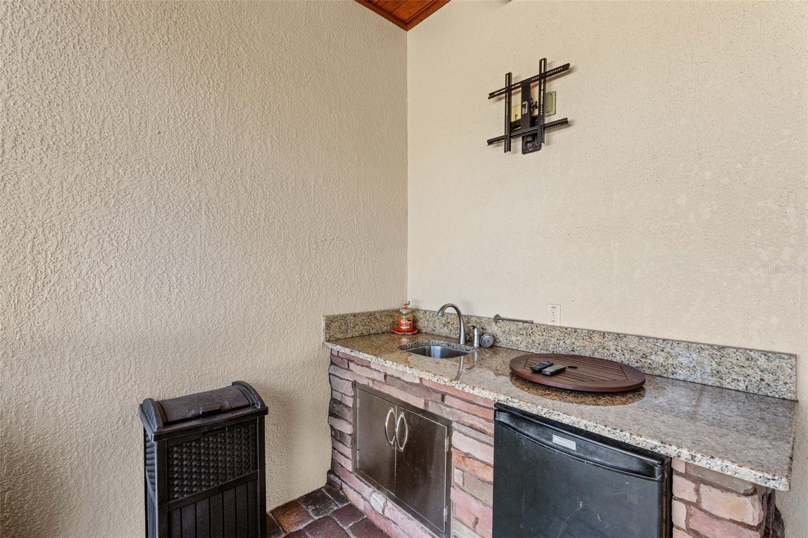 6445 HIGHLANDS IN THE WOODS ST