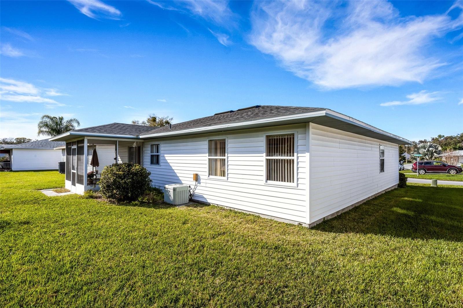 1614 COLONNADES CIR N