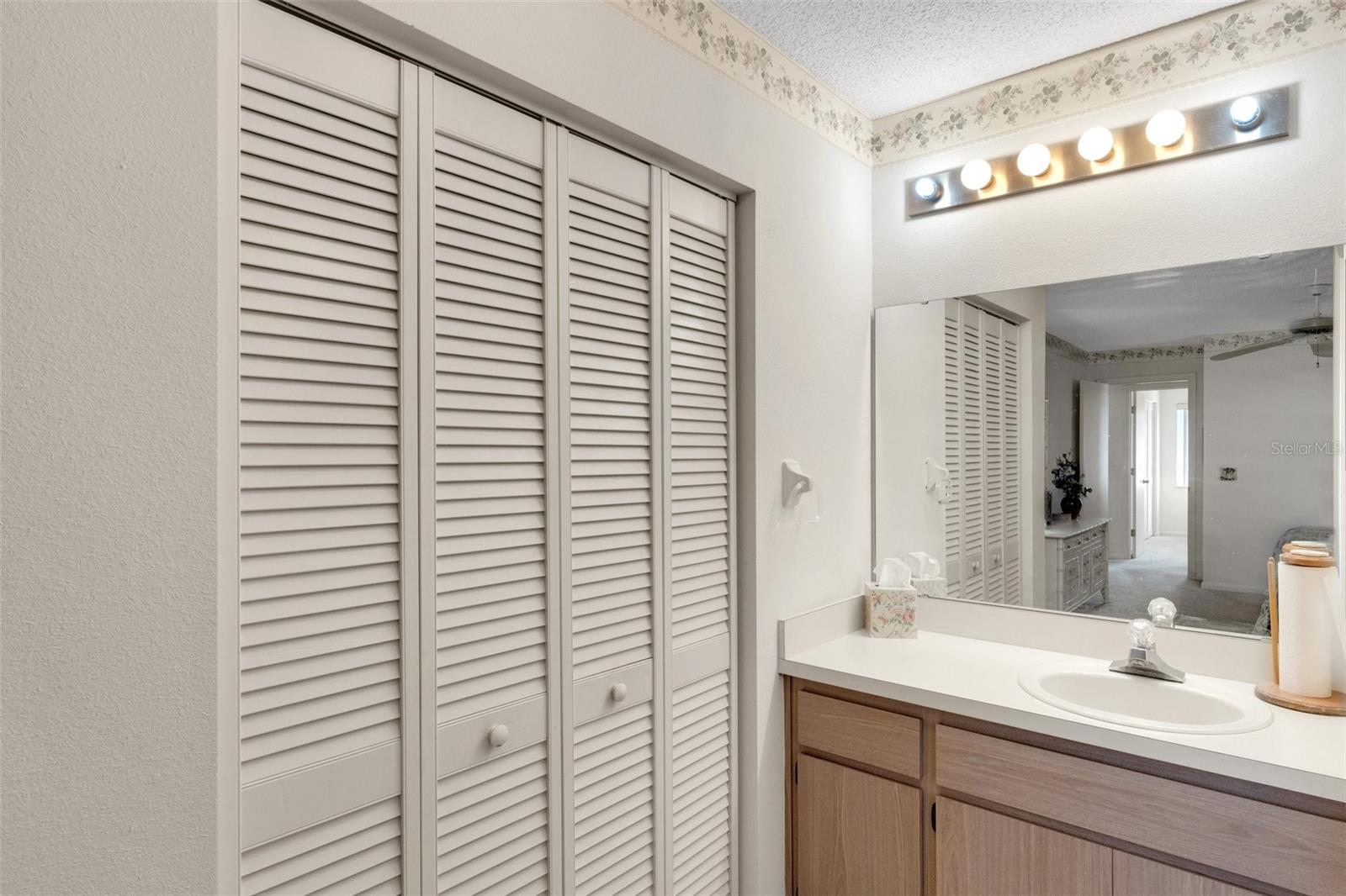 1614 COLONNADES CIR N