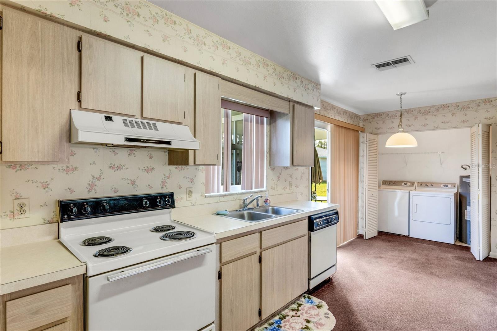 1614 COLONNADES CIR N