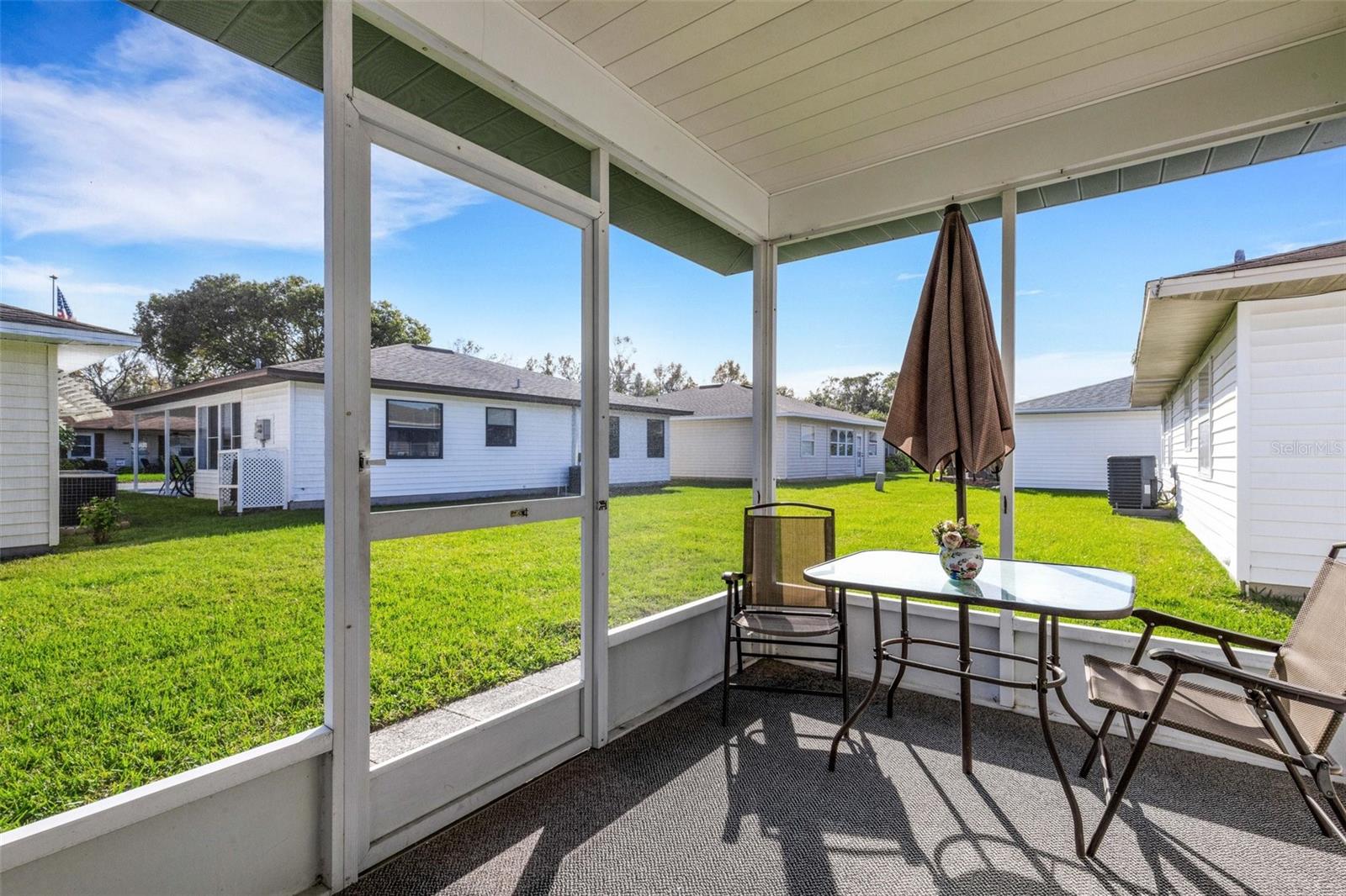 1614 COLONNADES CIR N