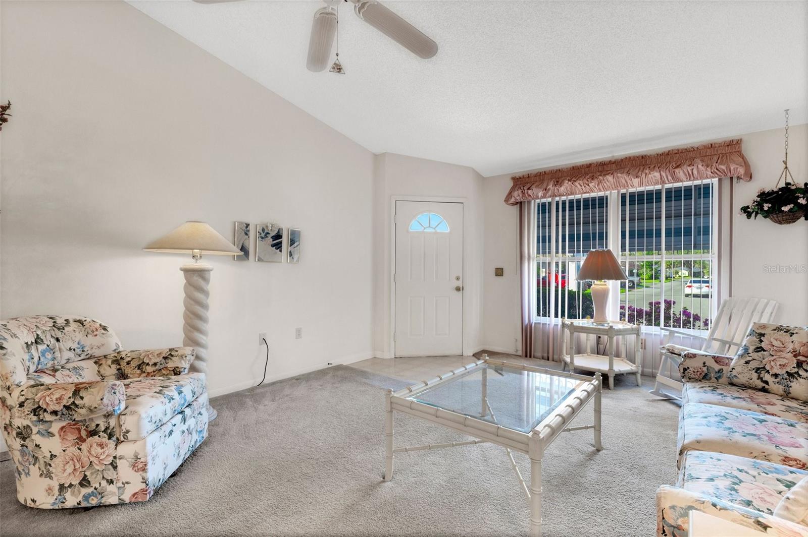 1614 COLONNADES CIR N