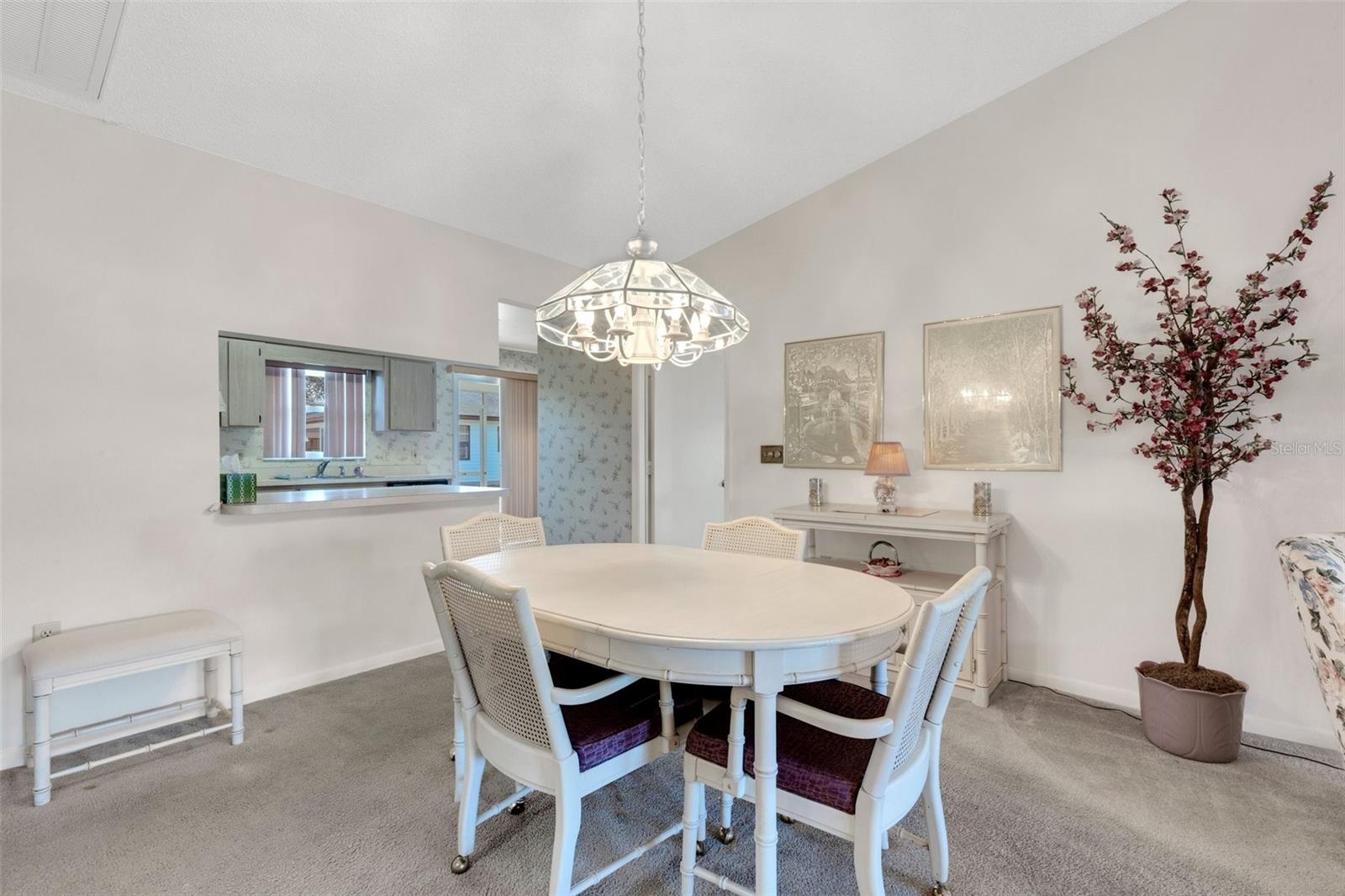 1614 COLONNADES CIR N