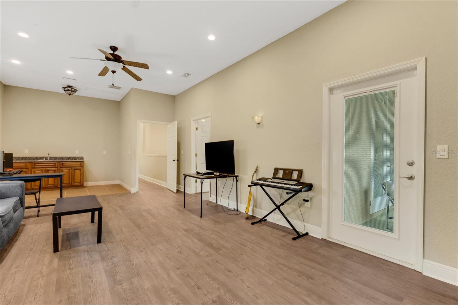 5126 LAKELAND HIGHLANDS RD