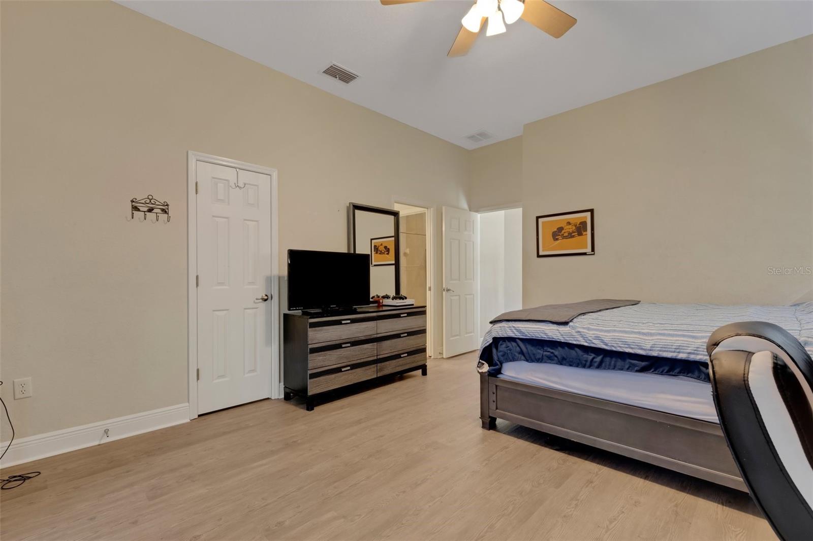 5126 LAKELAND HIGHLANDS RD