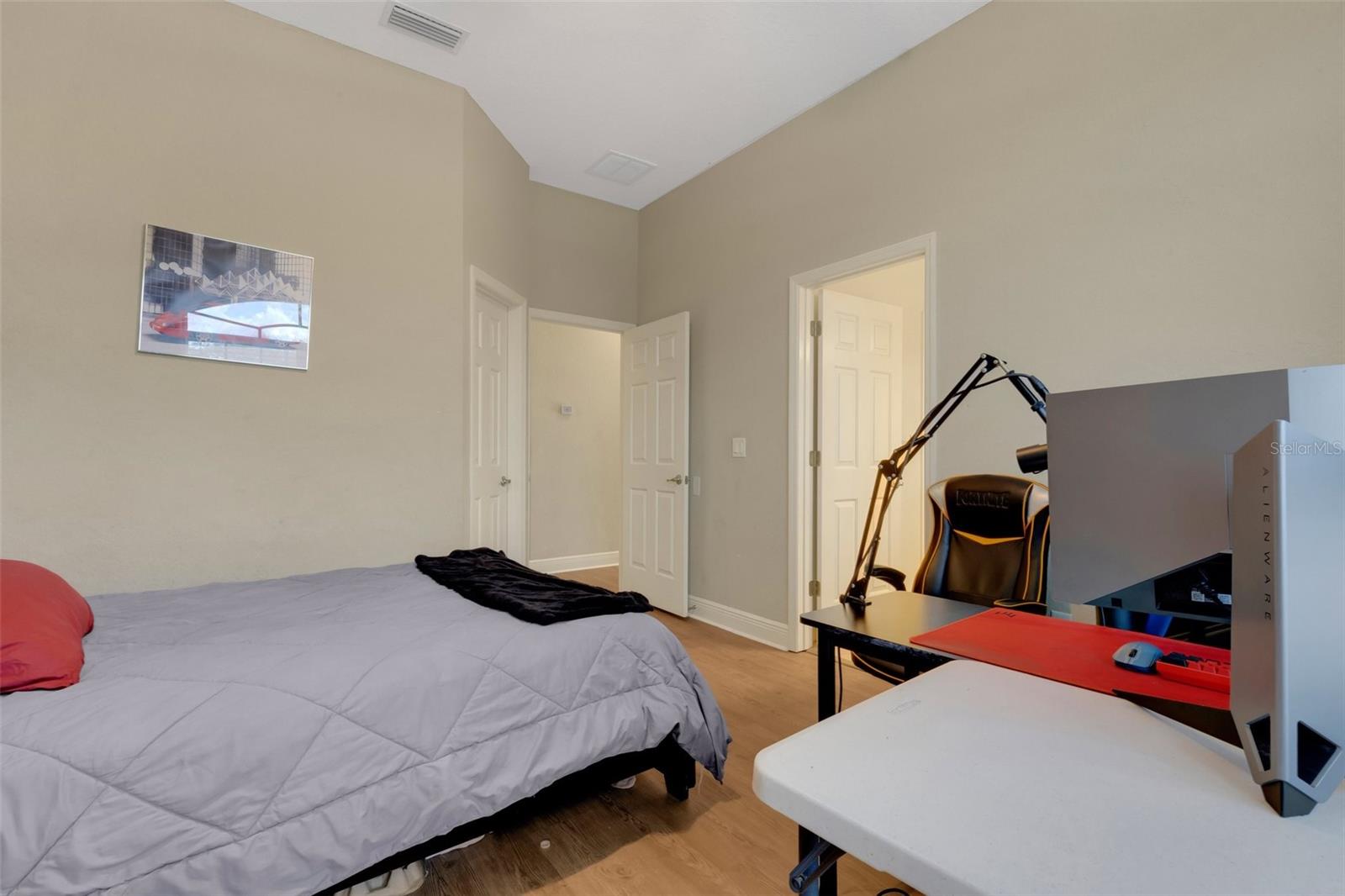 5126 LAKELAND HIGHLANDS RD