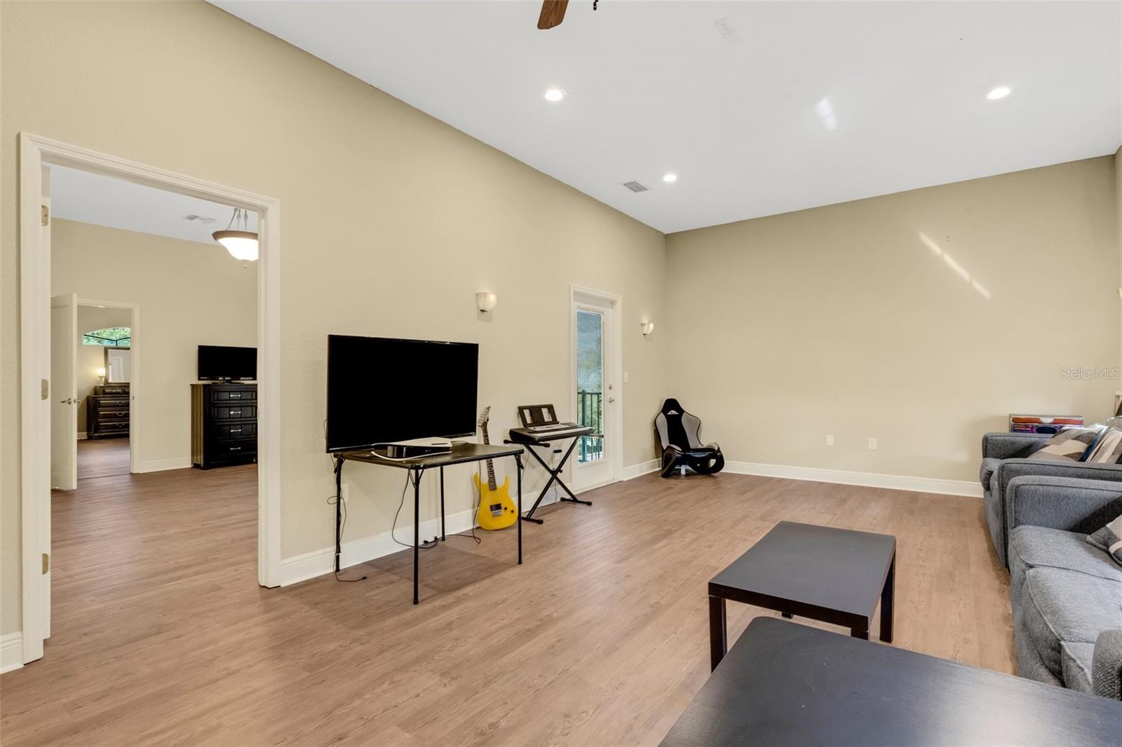 5126 LAKELAND HIGHLANDS RD