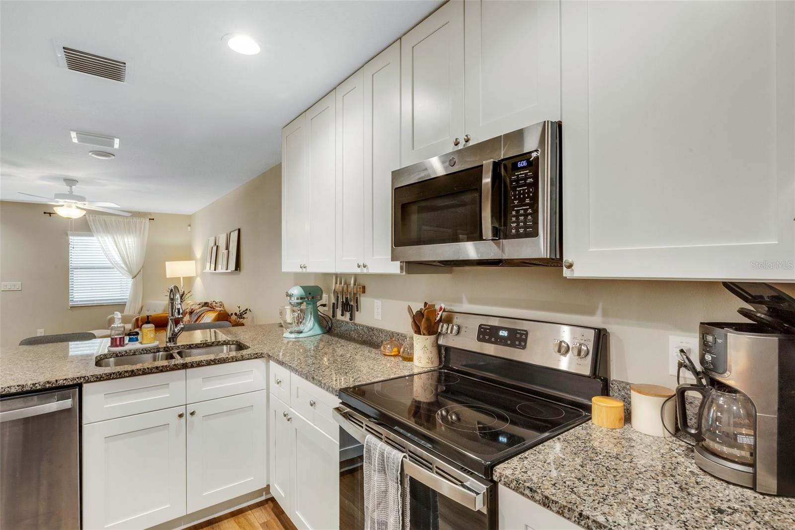 101 LAKE HUNTER DR #27 and 28