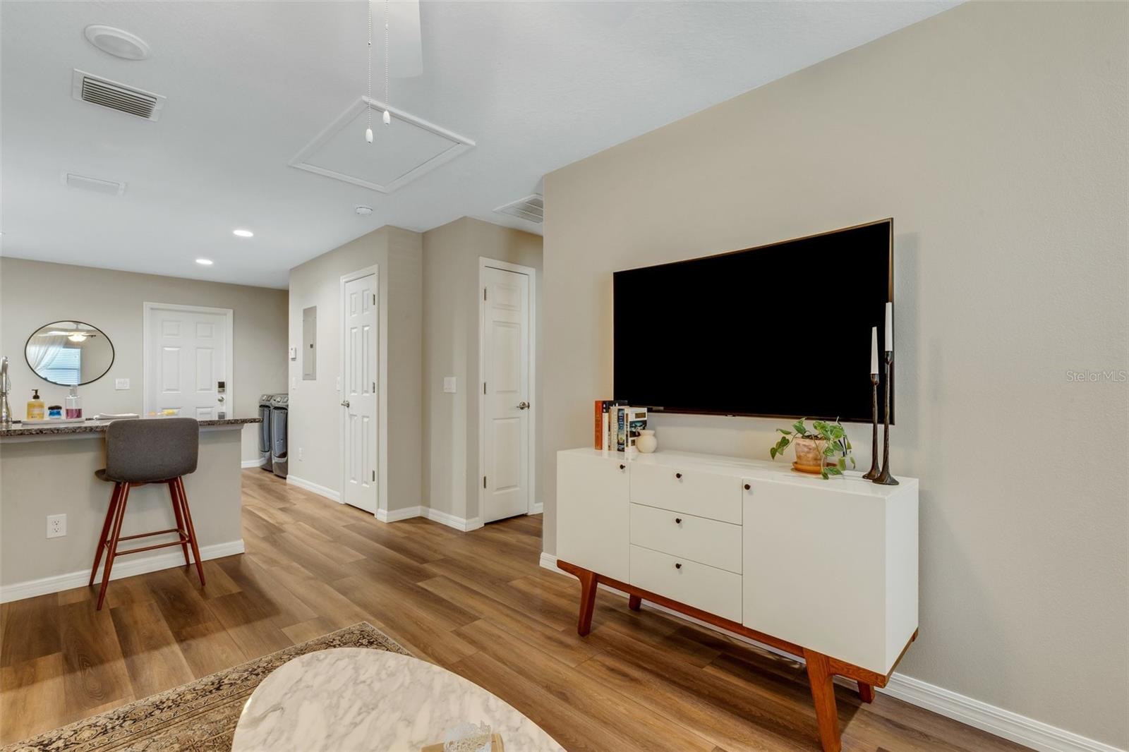 101 LAKE HUNTER DR #27 and 28