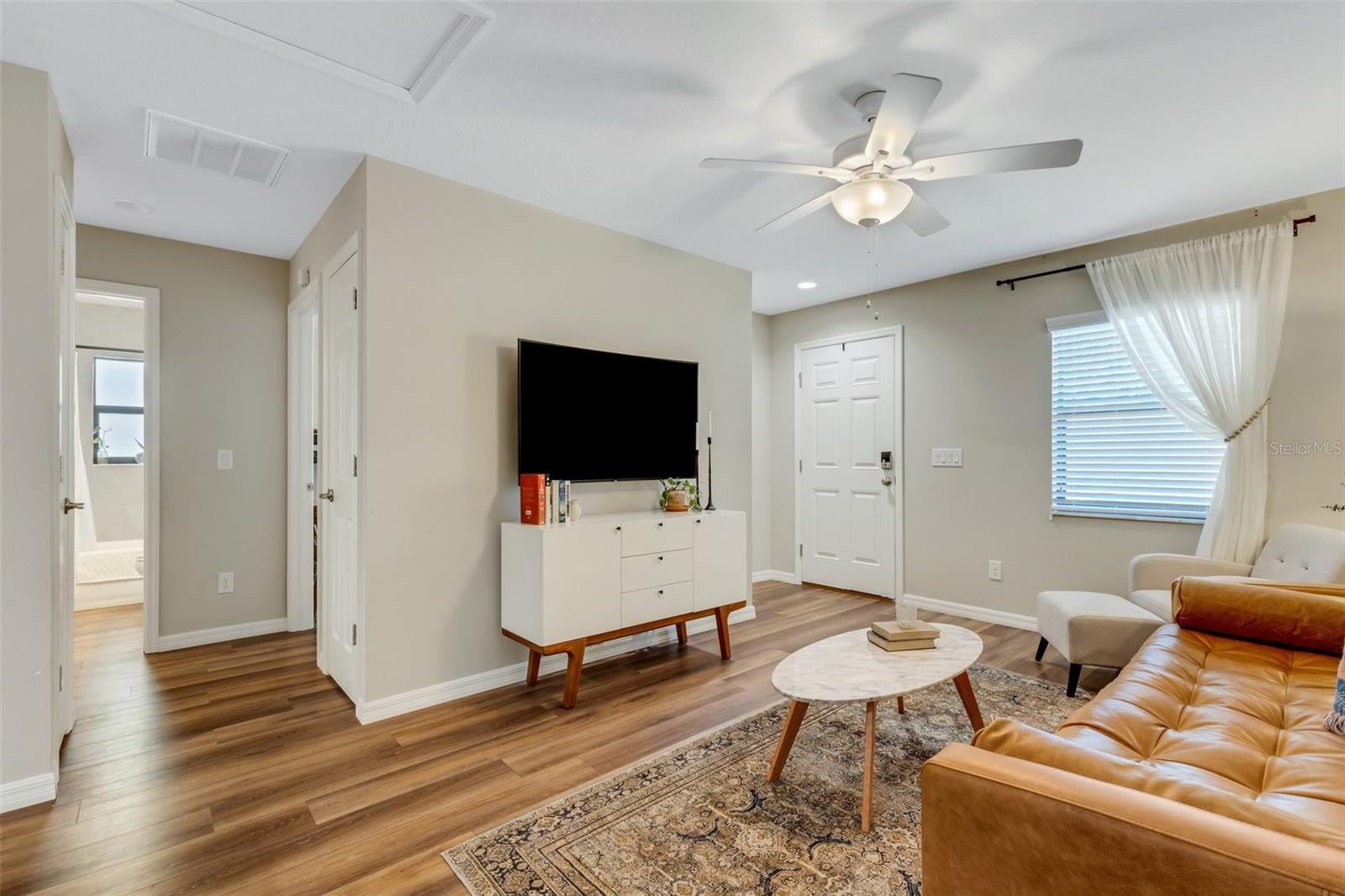 101 LAKE HUNTER DR #27 and 28