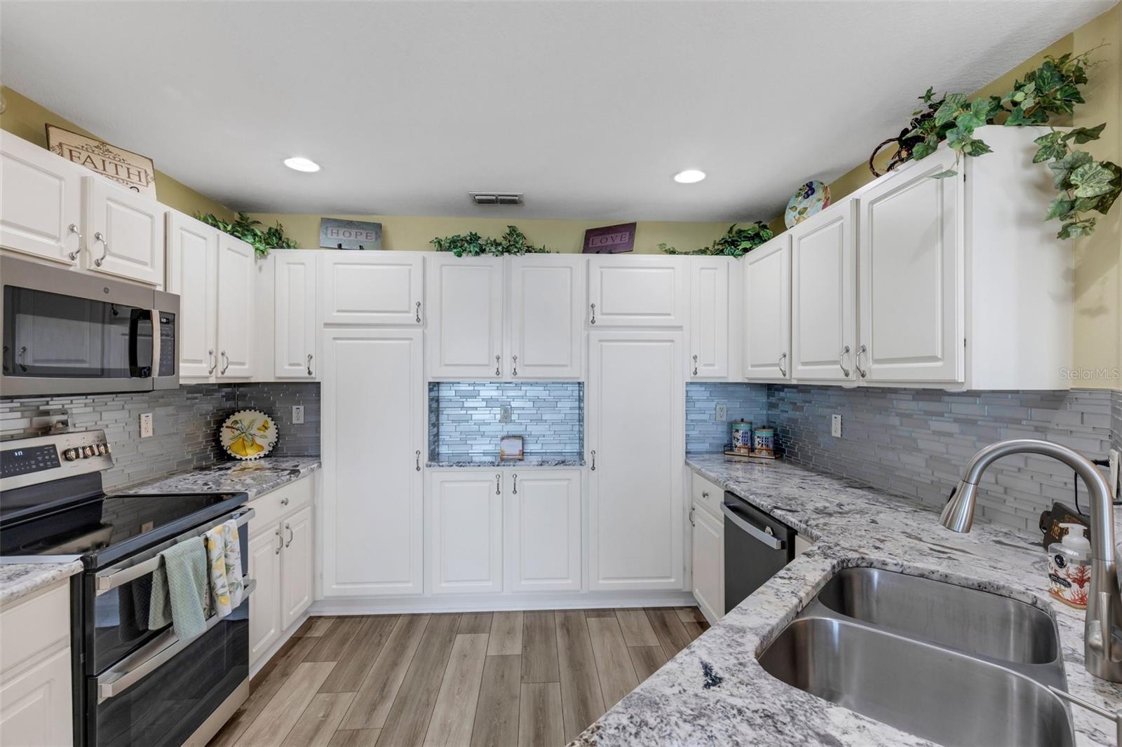 3943 SERENADE LN #514