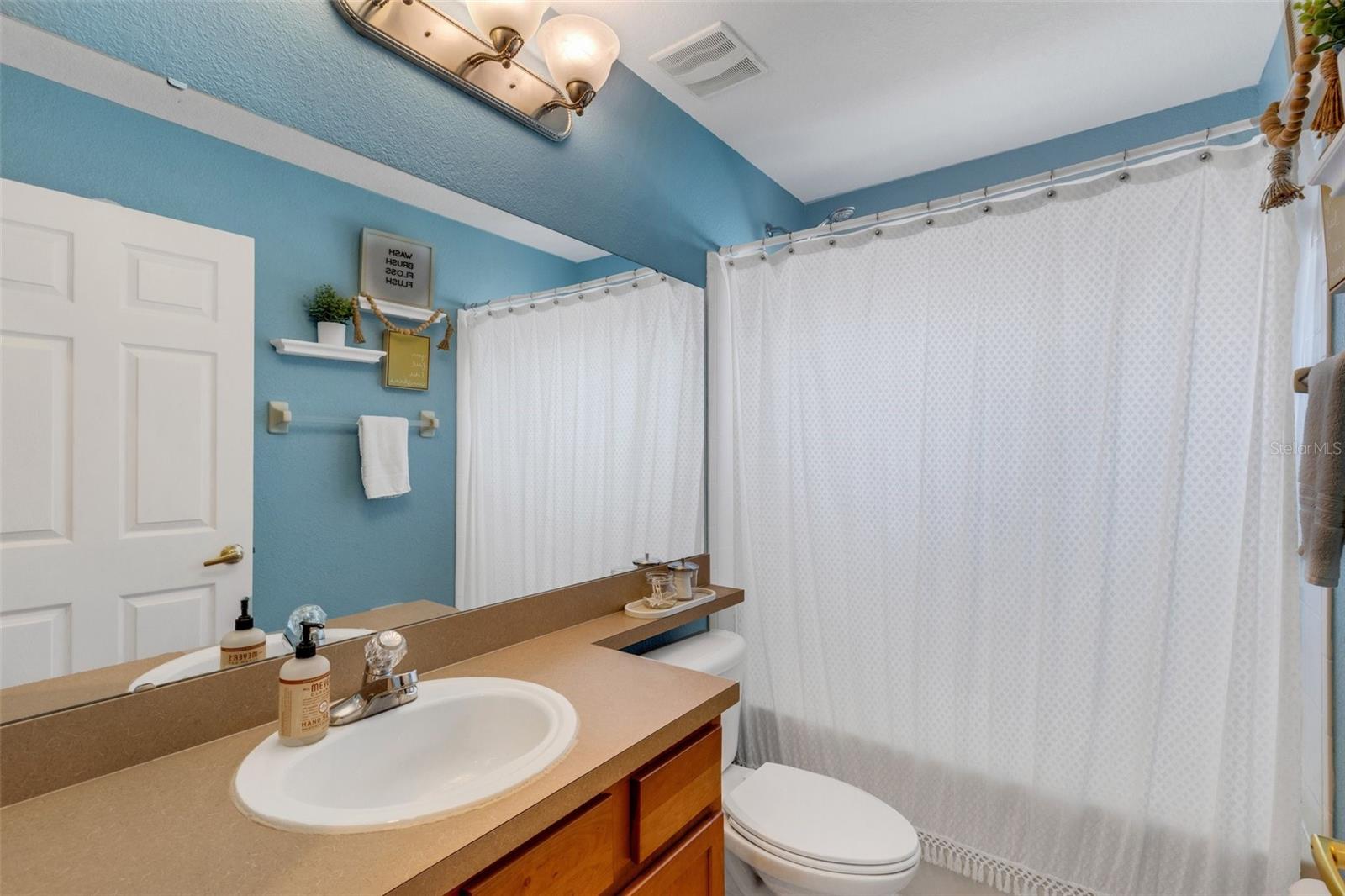 2060 GOLDEN MEADOW WAY