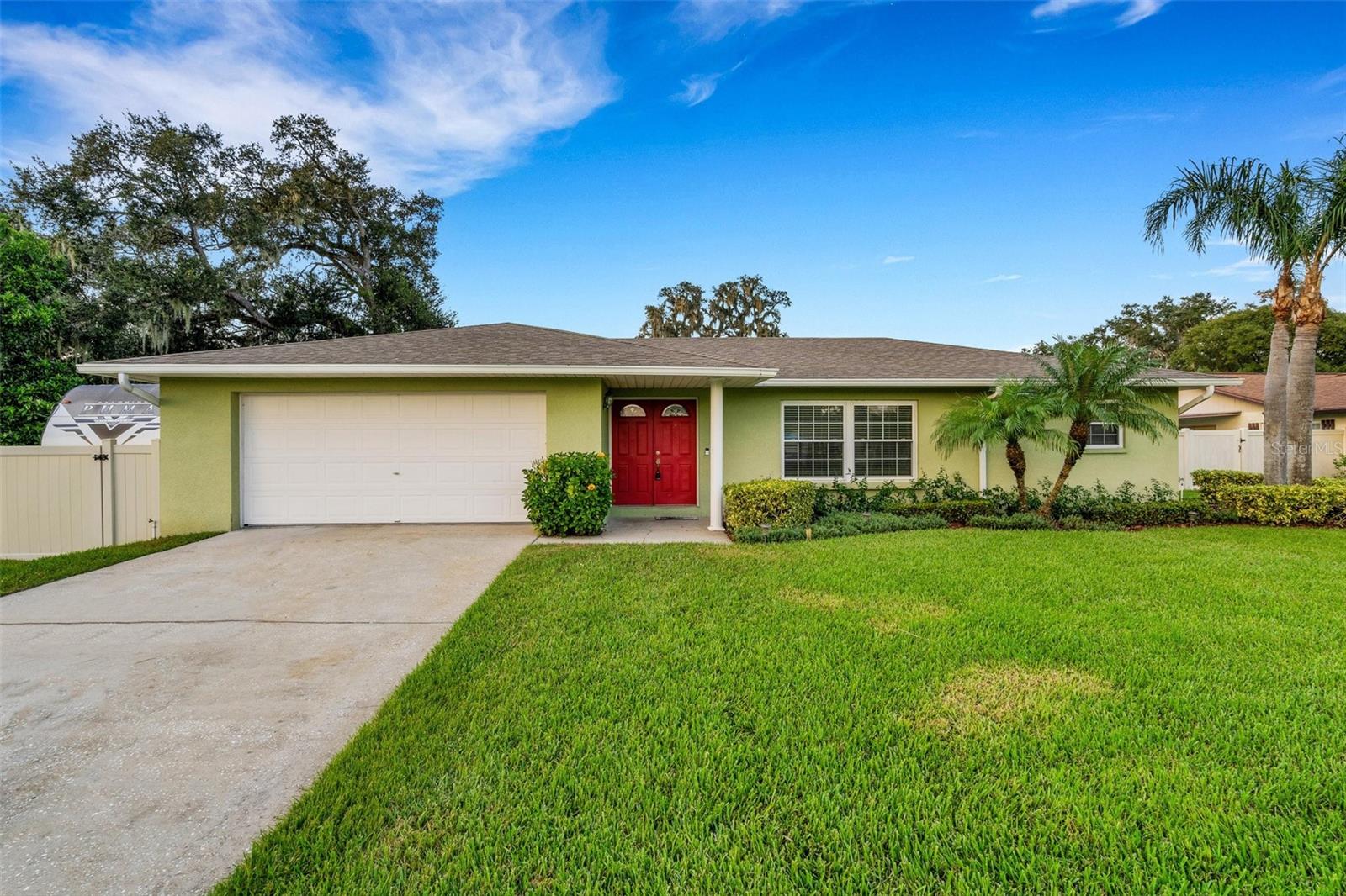 318 OAK TRL
