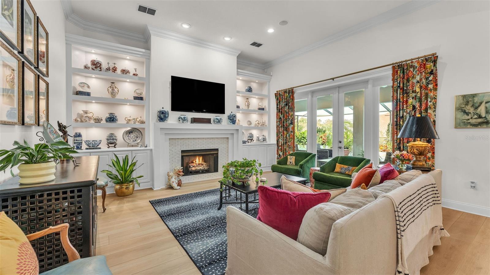 650 CRESCENT HILLS DR