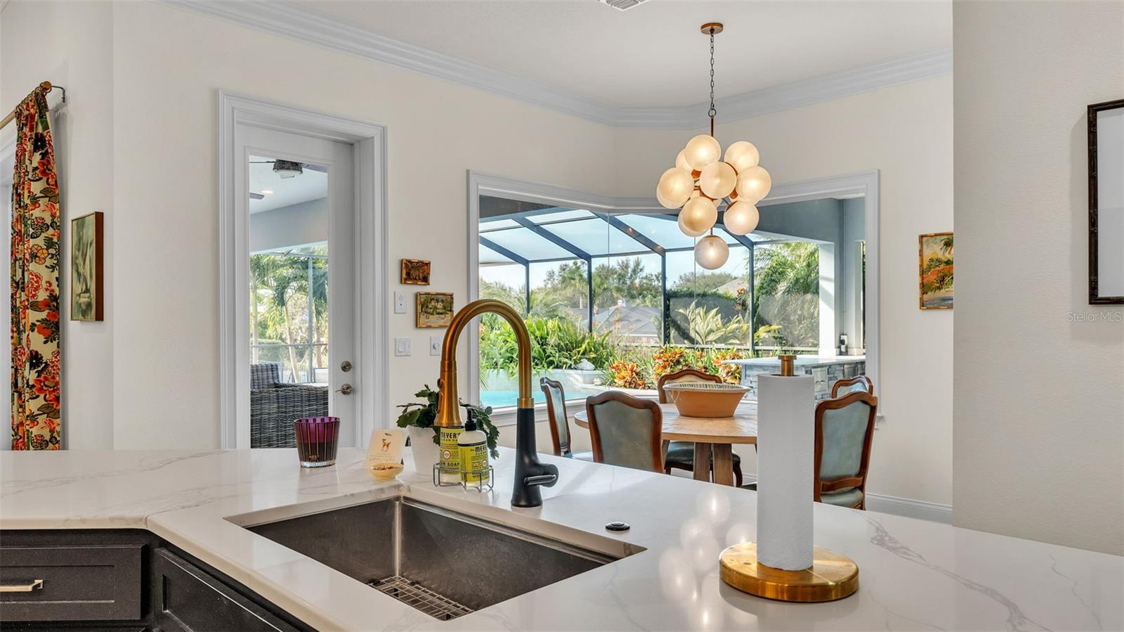 650 CRESCENT HILLS DR