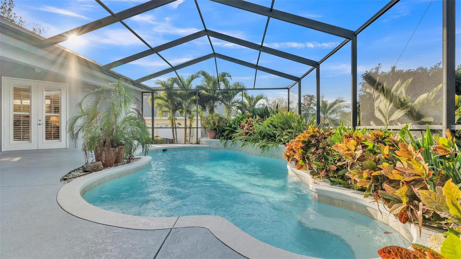 650 CRESCENT HILLS DR