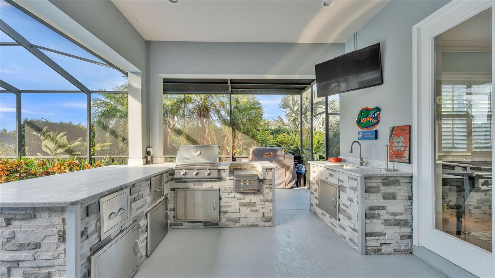 650 CRESCENT HILLS DR