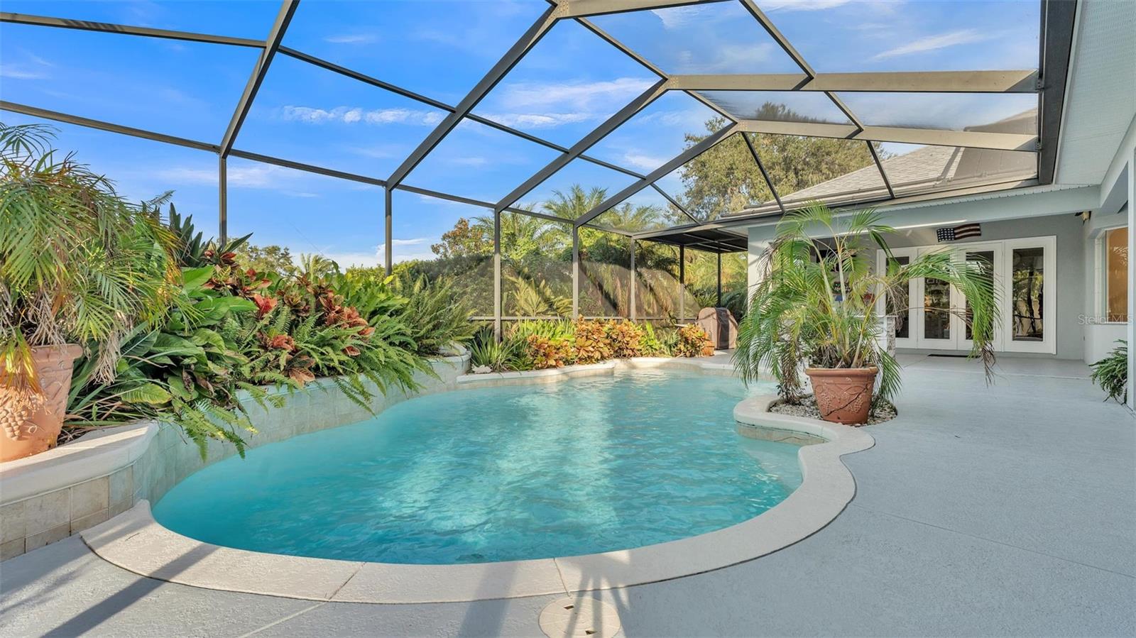 650 CRESCENT HILLS DR