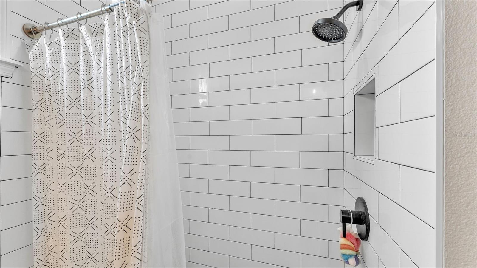 650 CRESCENT HILLS DR