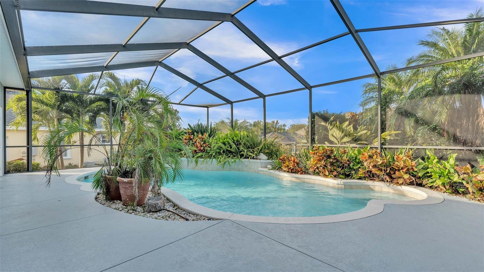 650 CRESCENT HILLS DR