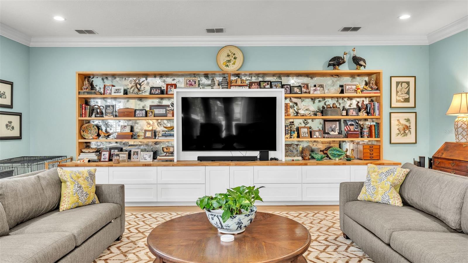 650 CRESCENT HILLS DR