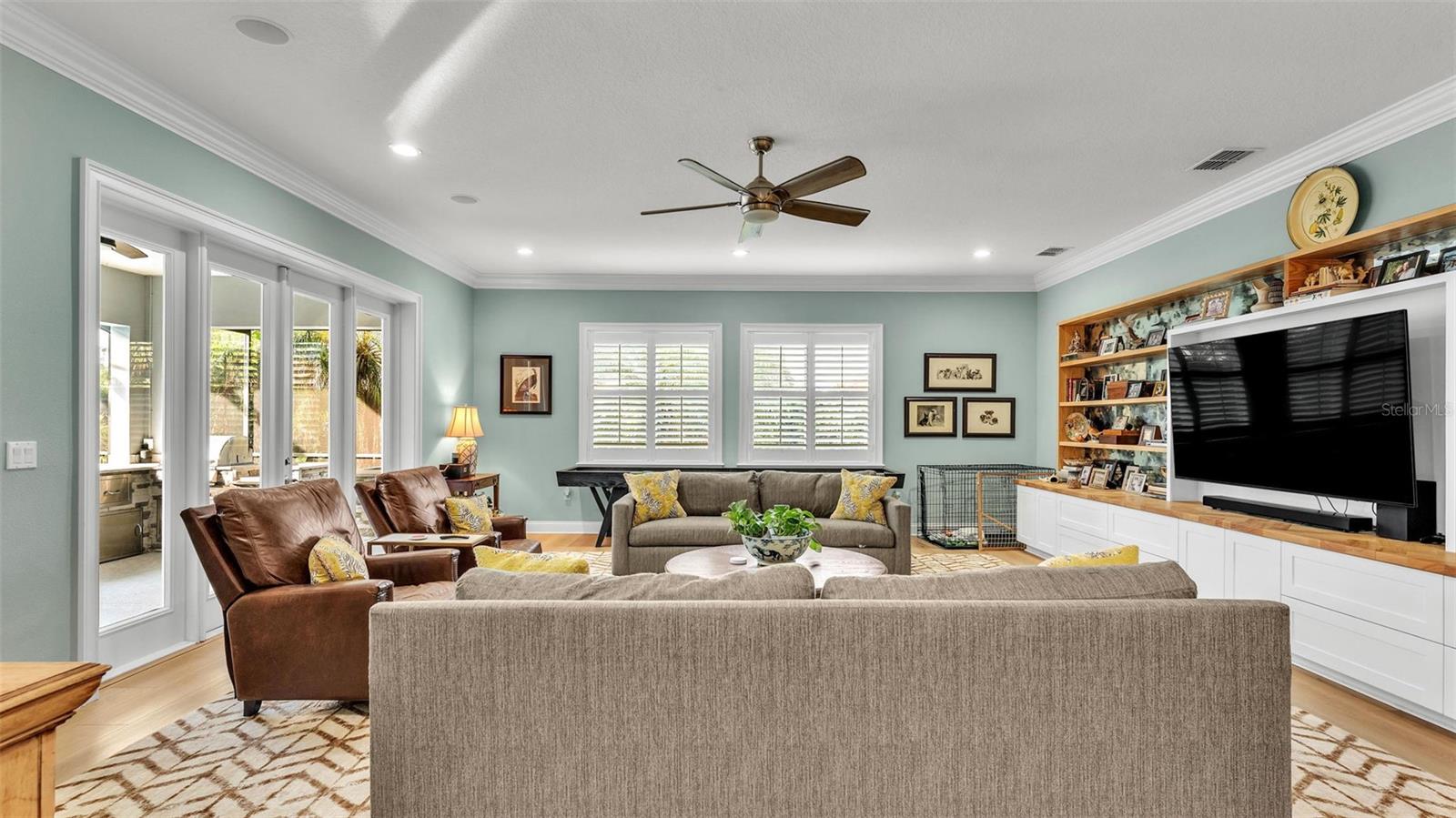 650 CRESCENT HILLS DR