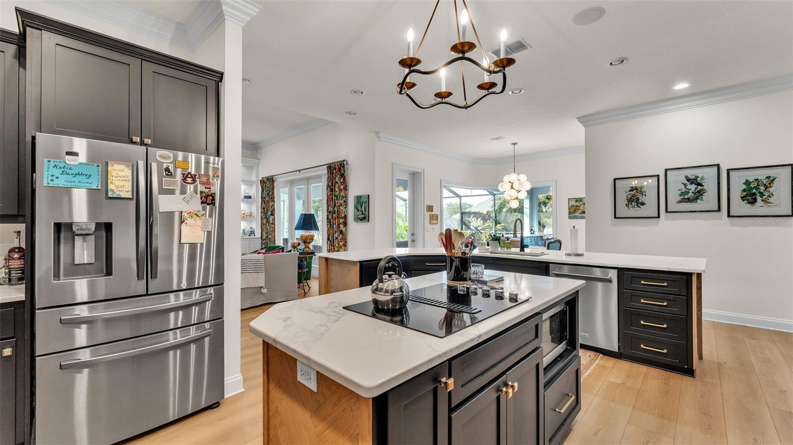 650 CRESCENT HILLS DR