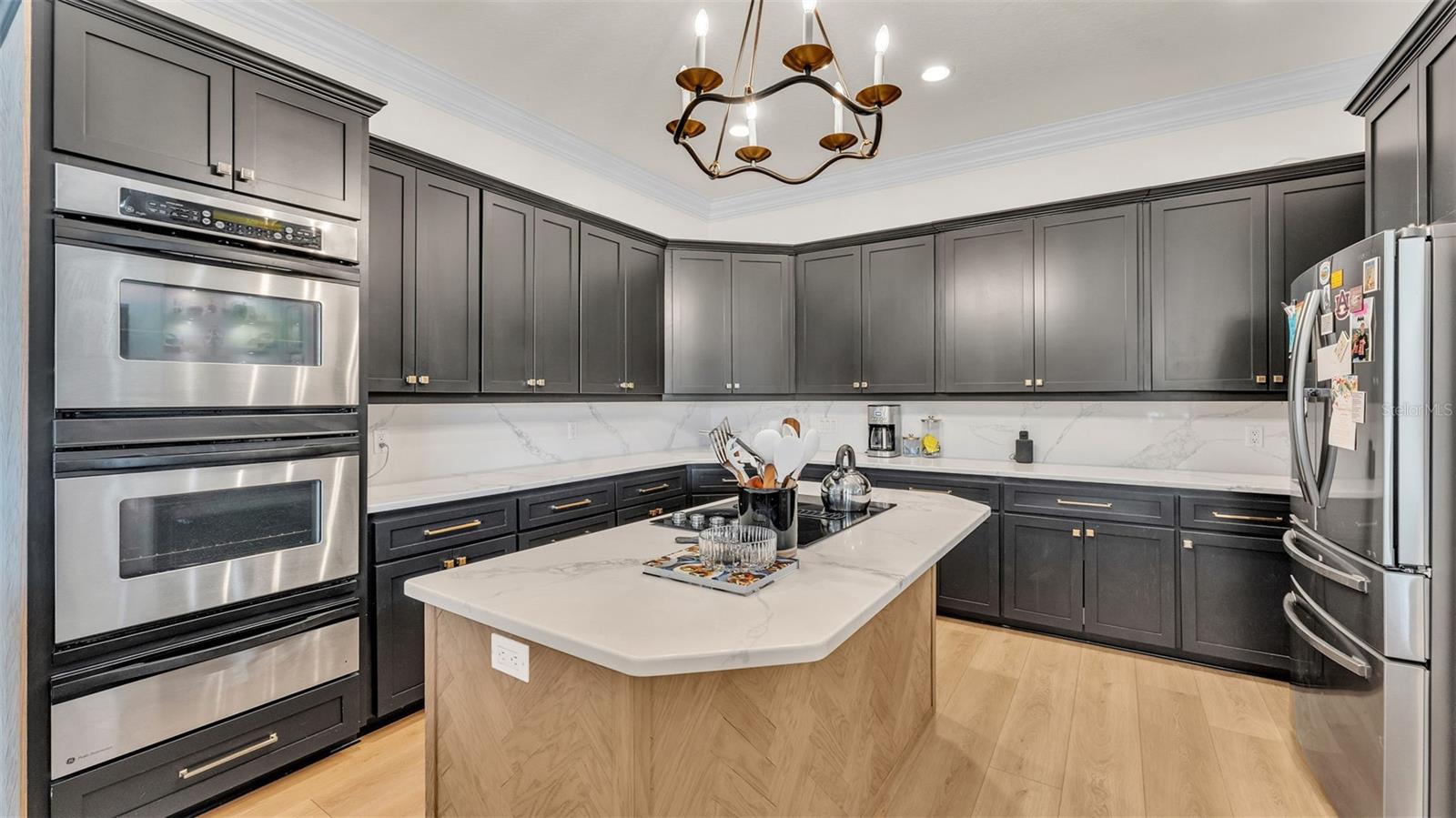 650 CRESCENT HILLS DR