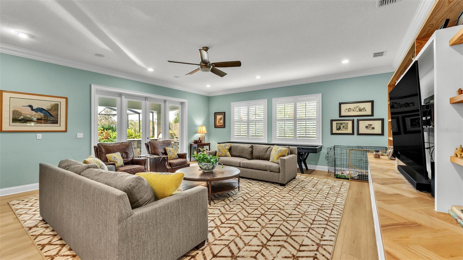 650 CRESCENT HILLS DR