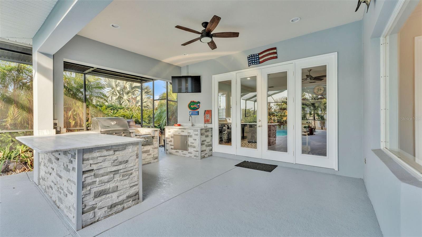 650 CRESCENT HILLS DR