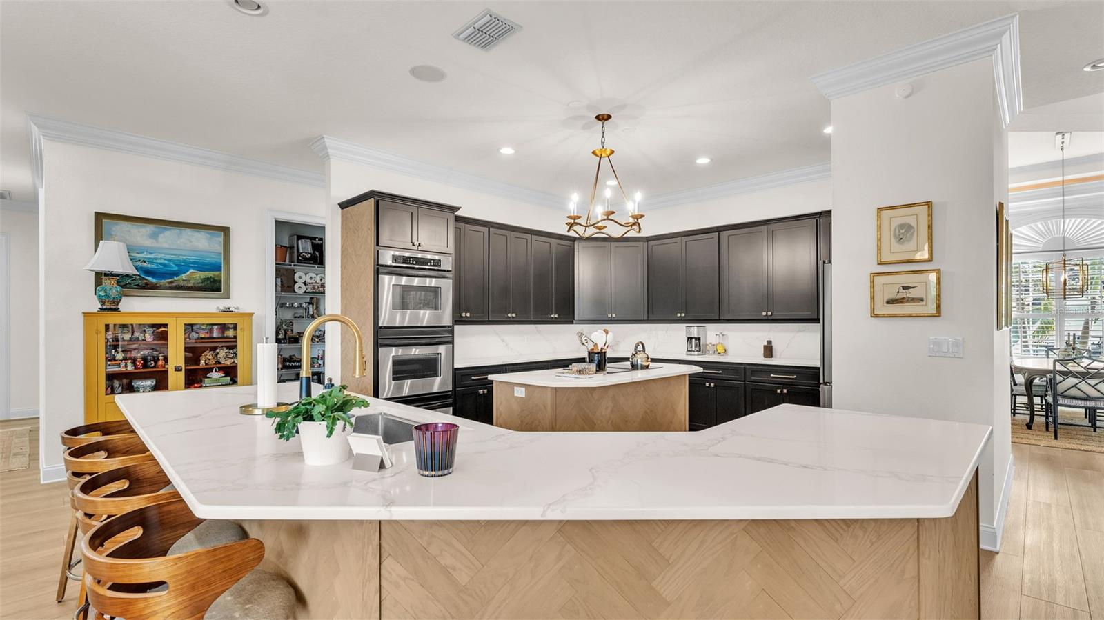 650 CRESCENT HILLS DR