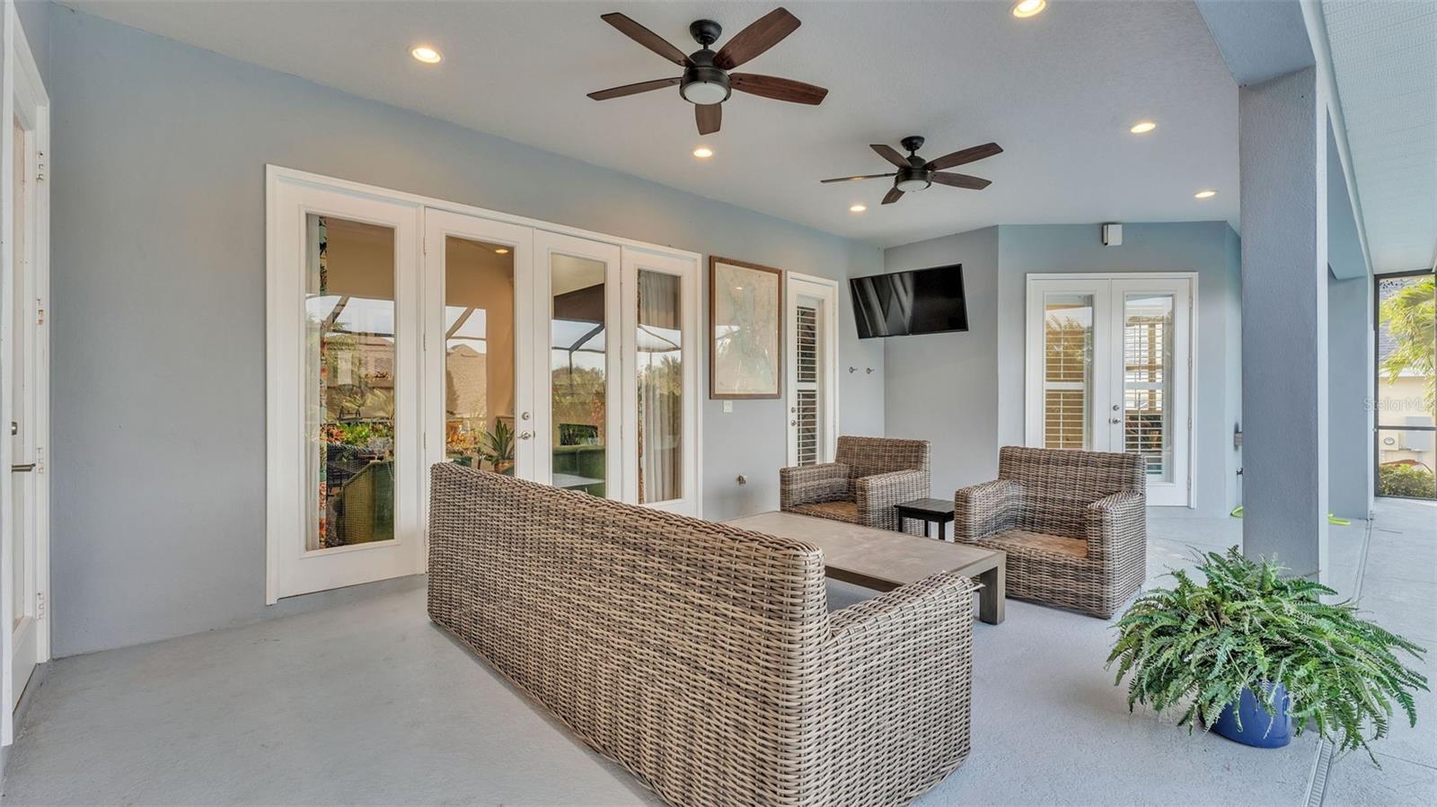 650 CRESCENT HILLS DR