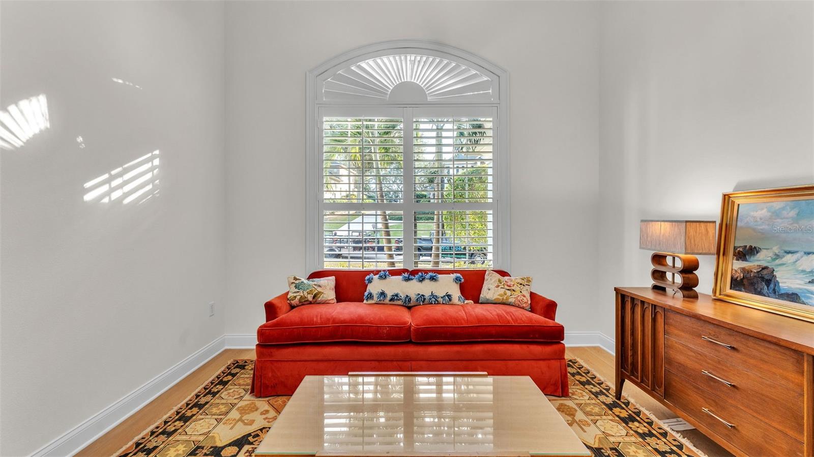 650 CRESCENT HILLS DR