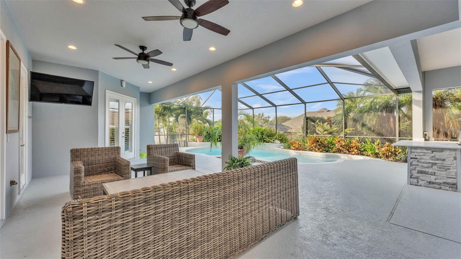 650 CRESCENT HILLS DR