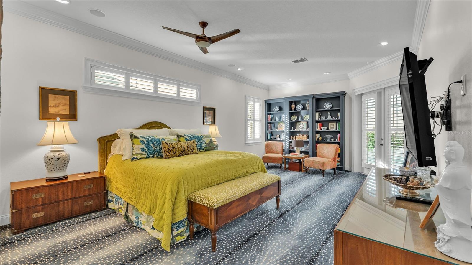 650 CRESCENT HILLS DR