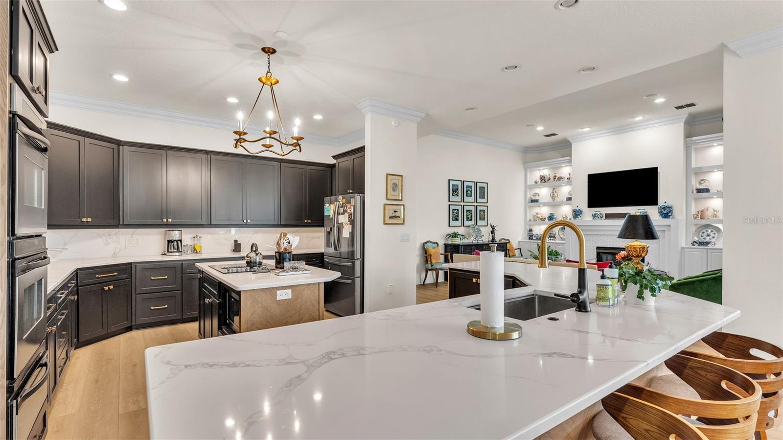 650 CRESCENT HILLS DR