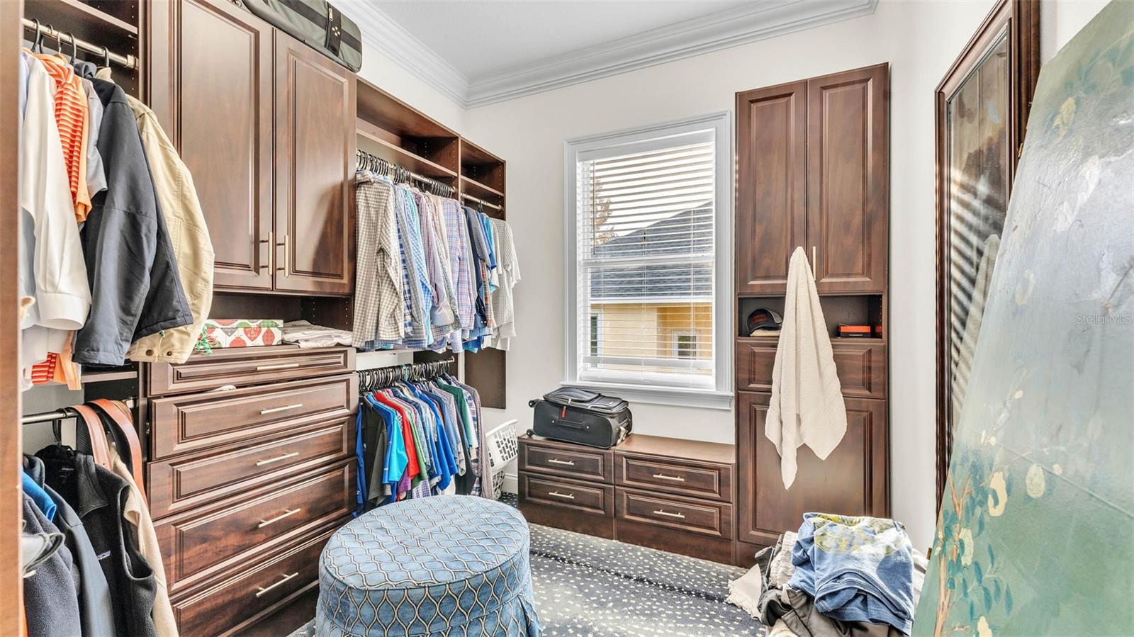 650 CRESCENT HILLS DR