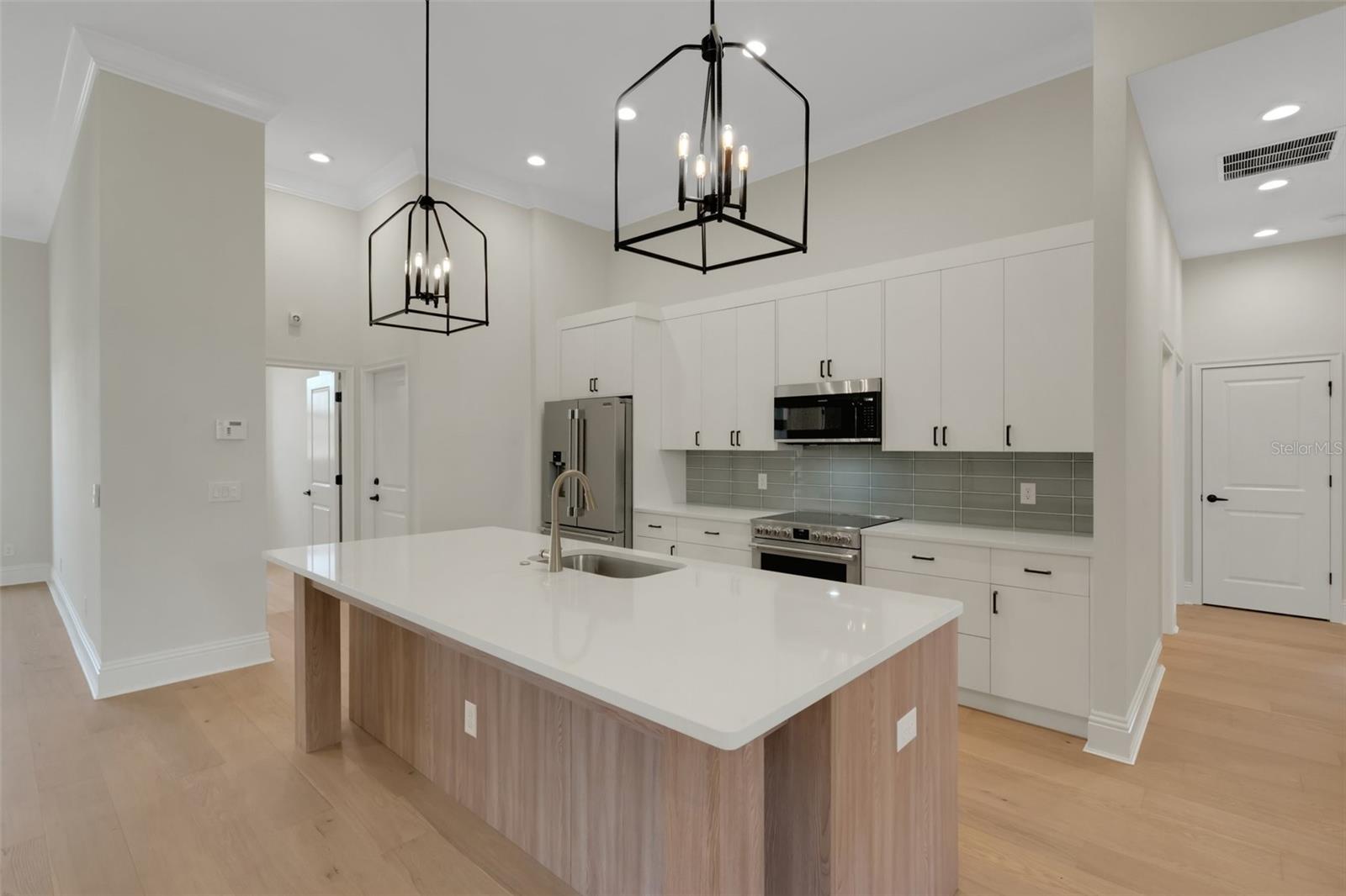 5374 CLUBHOUSE HILLS LN