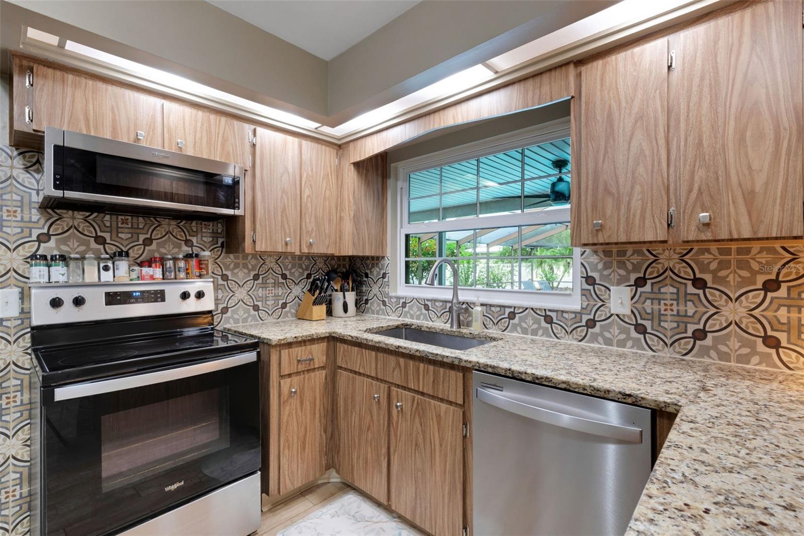 4614 VALLEY VIEW DR E