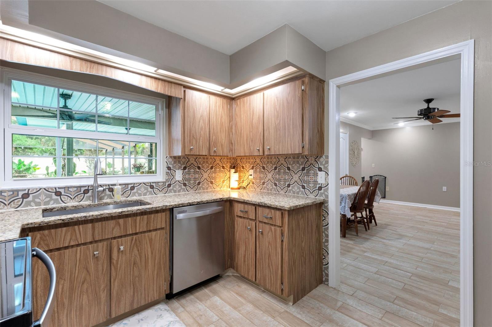 4614 VALLEY VIEW DR E