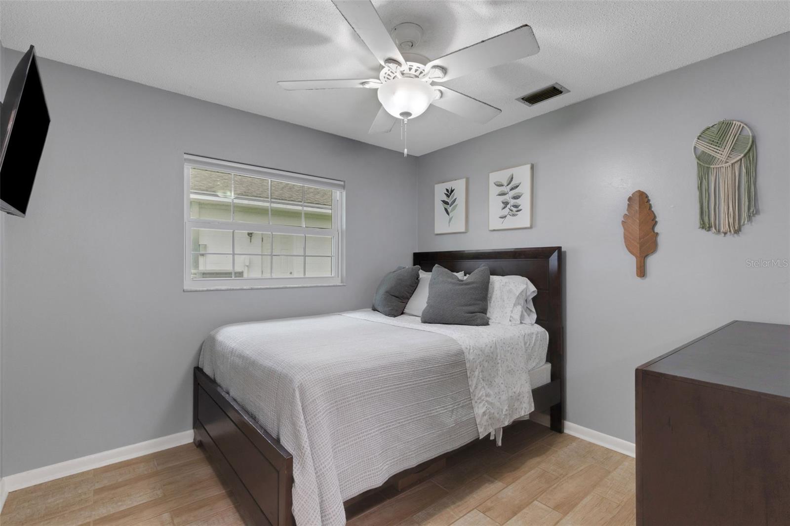 4614 VALLEY VIEW DR E