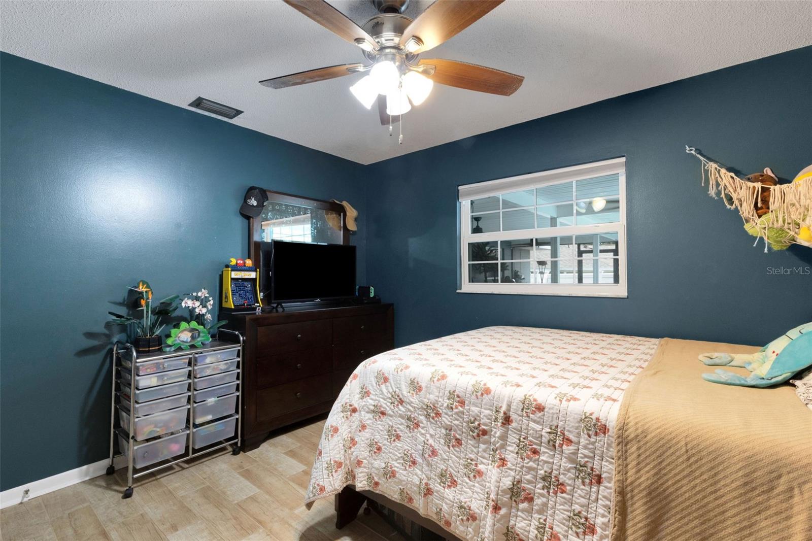 4614 VALLEY VIEW DR E