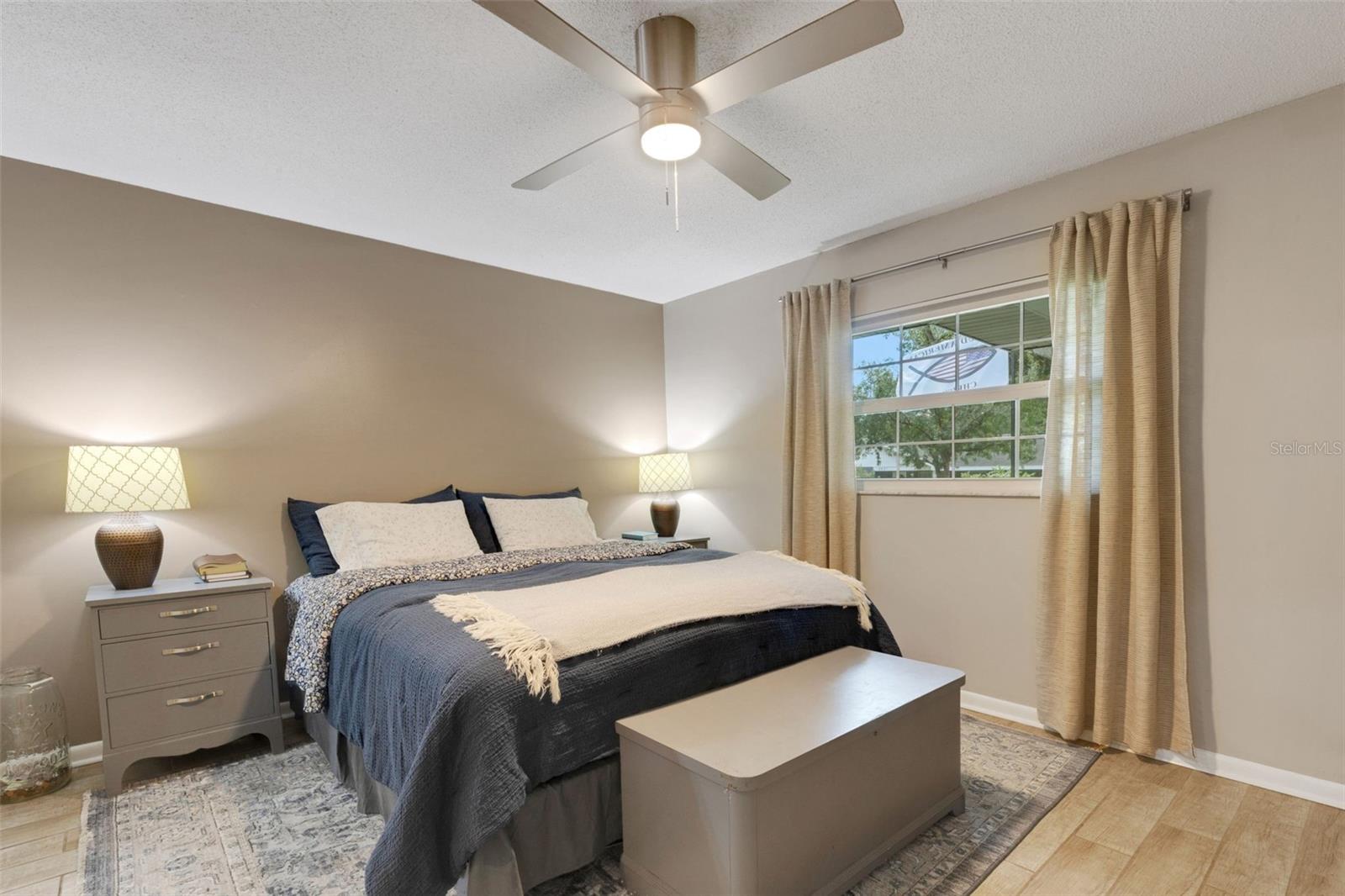 4614 VALLEY VIEW DR E