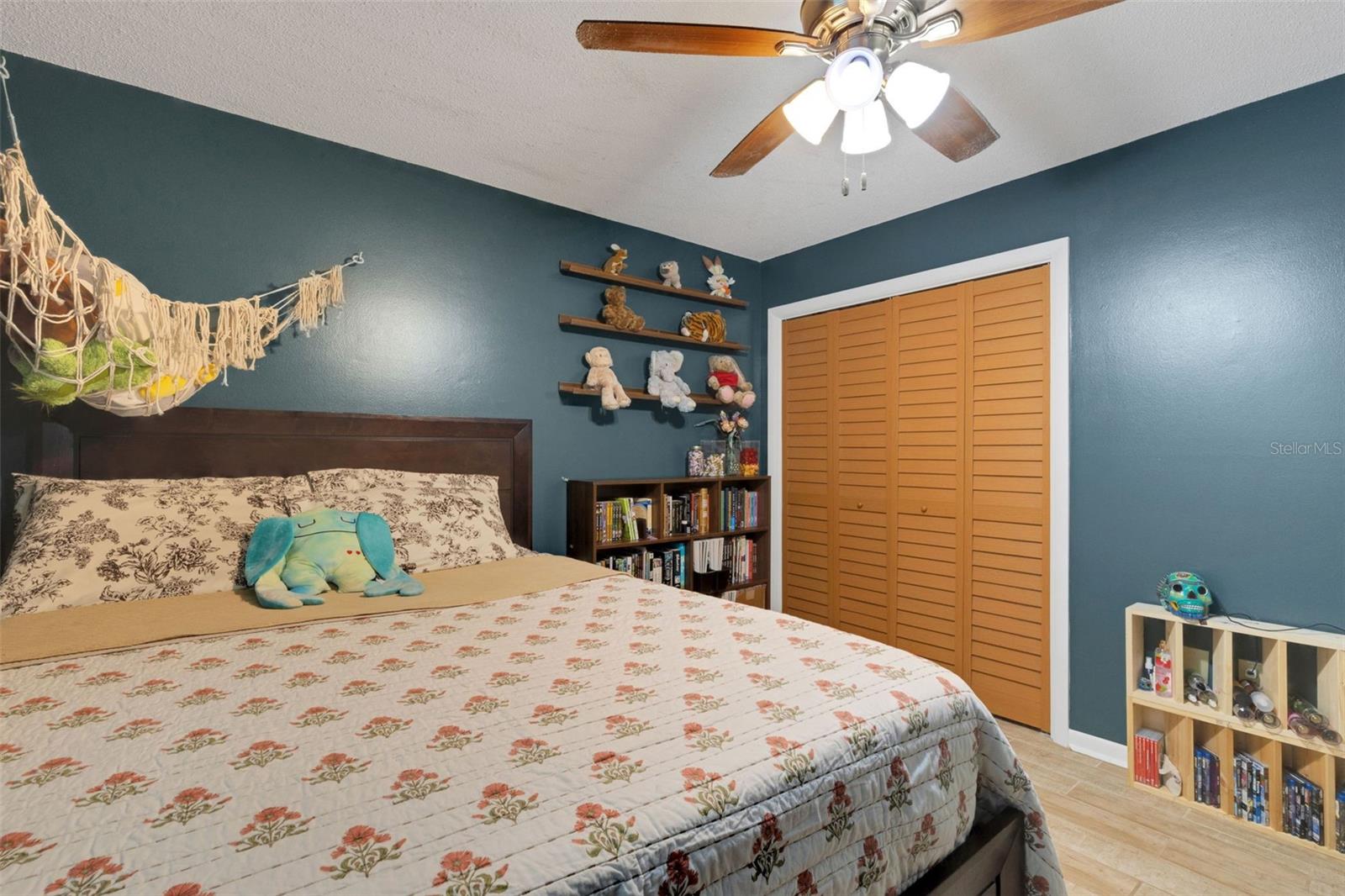 4614 VALLEY VIEW DR E