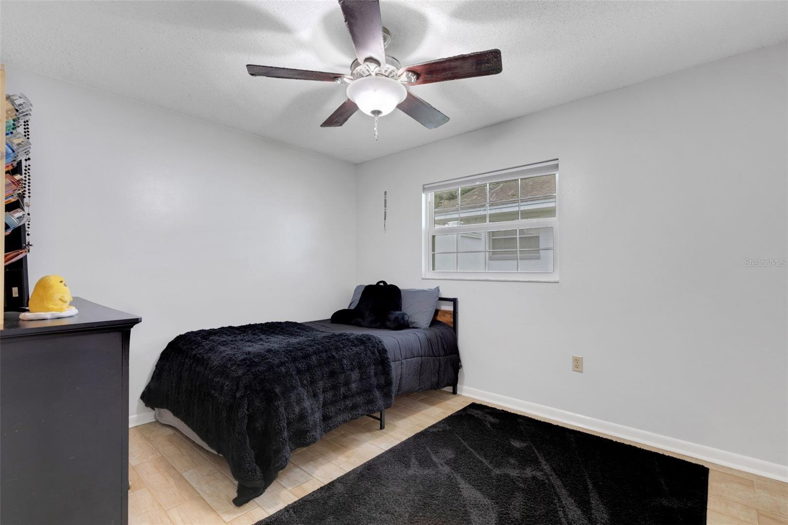 4614 VALLEY VIEW DR E