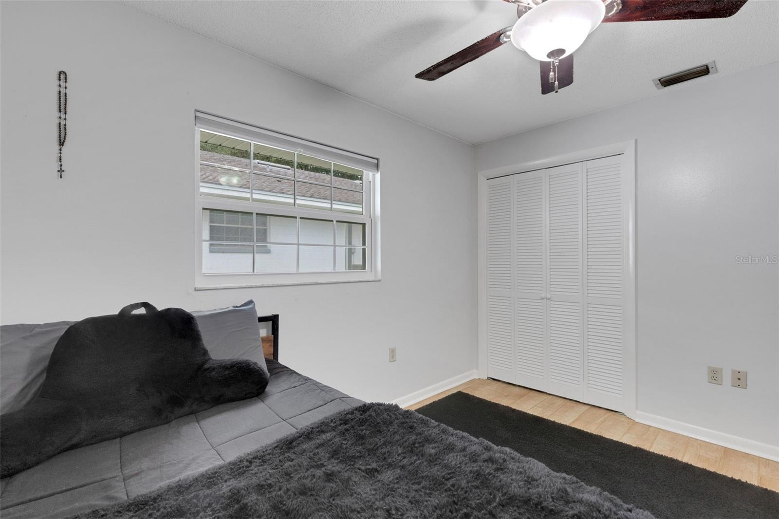 4614 VALLEY VIEW DR E