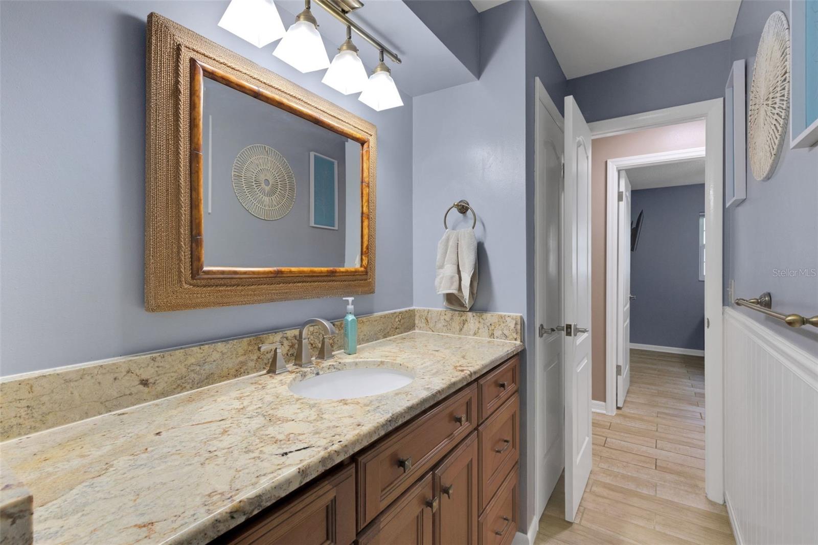 4614 VALLEY VIEW DR E